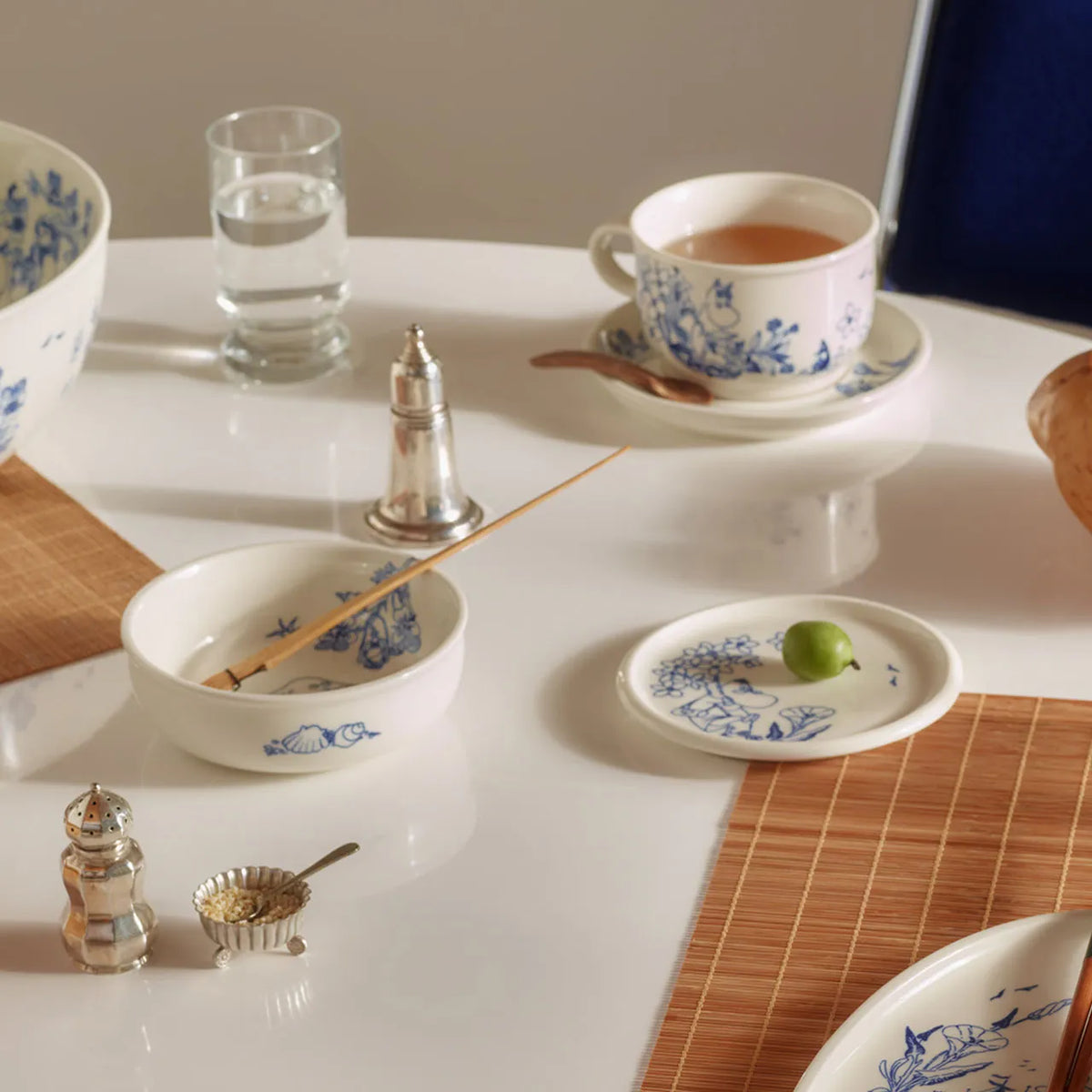 Filiżanka z uszkiem i talerzykiem Haru Moomin Arabia