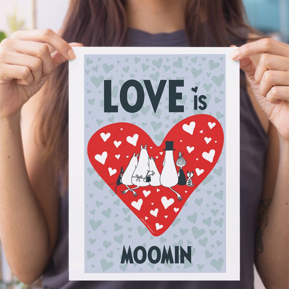 Plakat A4 Rodzina Muminków Love - The Official Moomin Shop