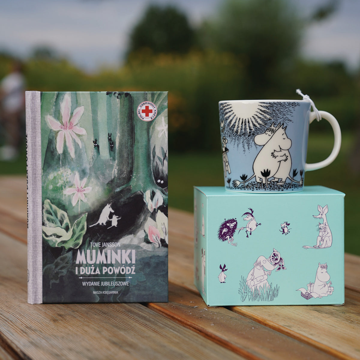 Zestaw 2-el. kubek porcelanowy 300ml Love Blue Moomin Arabia+książka Muminki i duża powódź Nasza Księgarnia