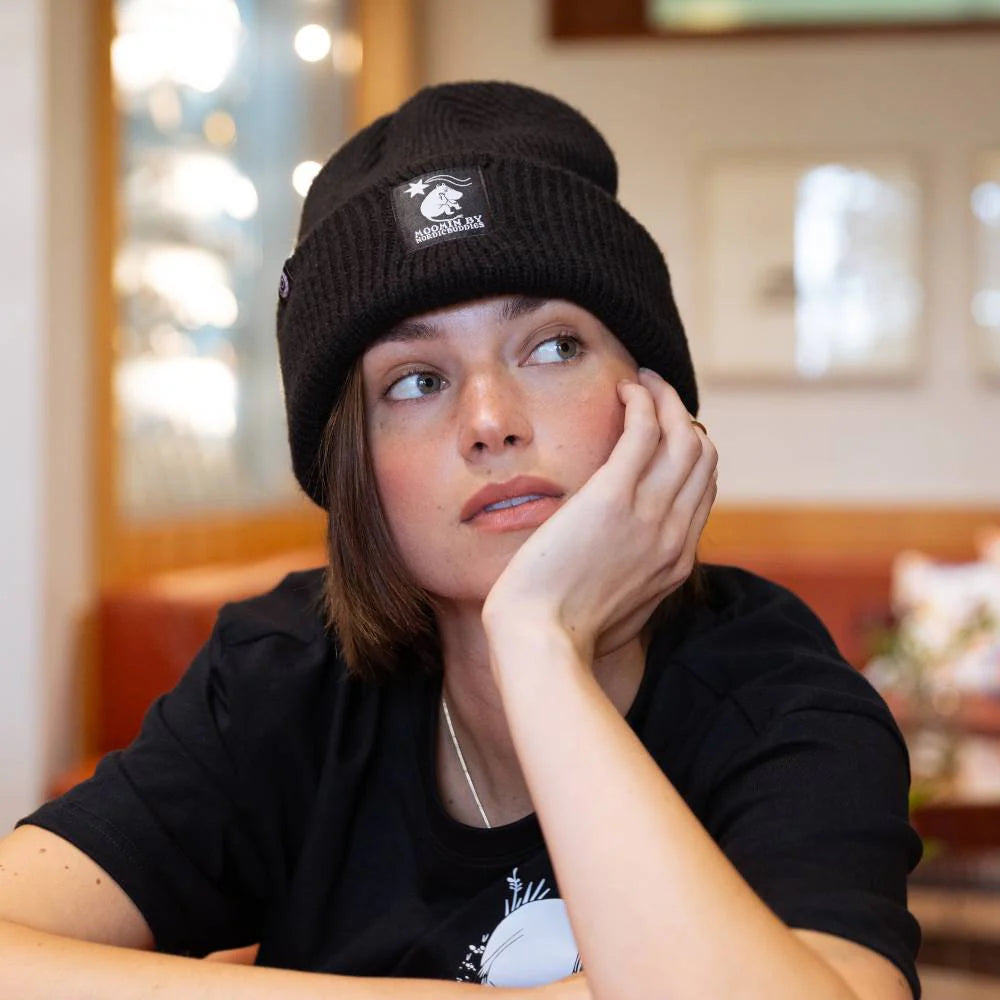 Czapka Kometa nad Doliną Muminków (czarny) NordicBuddies