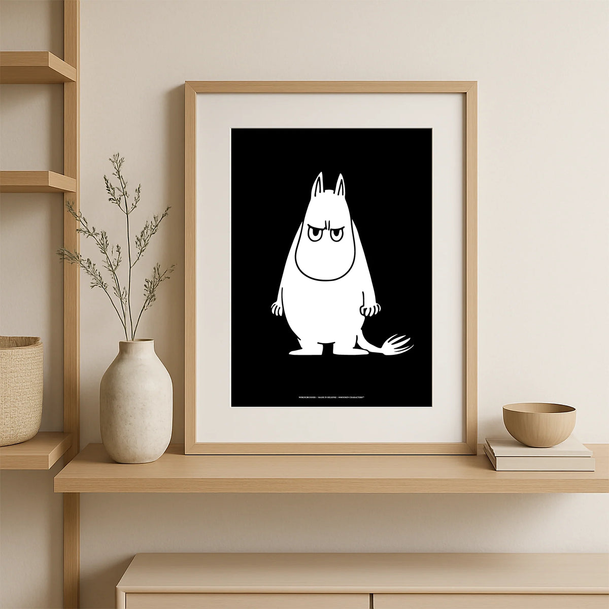 Plakat 50x70 Niezadowolony Muminek (czarny) NordicBuddies