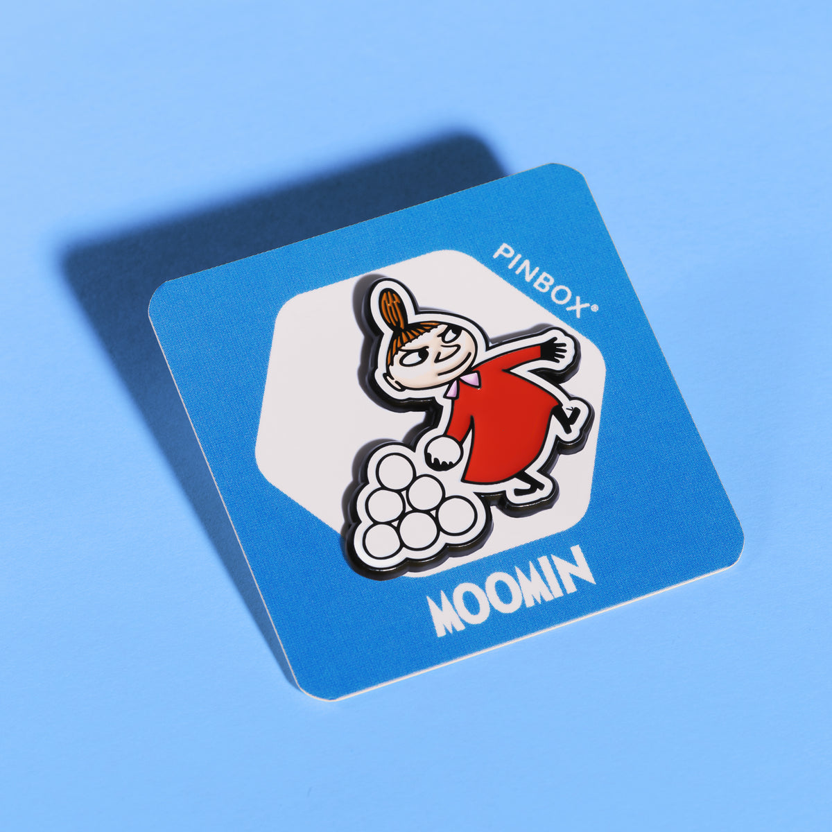 Przypinka Pin Mała Mi ze śnieżkami (metal) Muminki