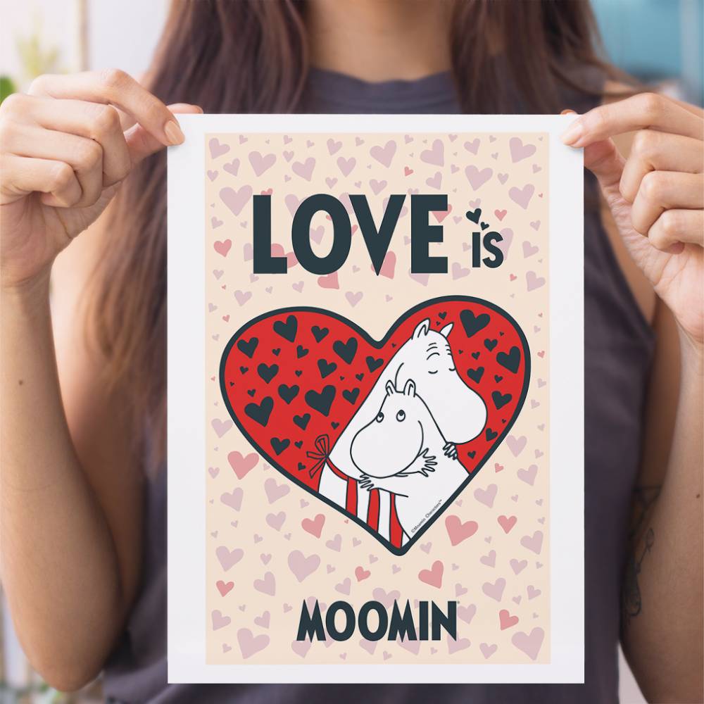 Plakat A4 Muminek i Mama Muminka- The Official Moomin Shop