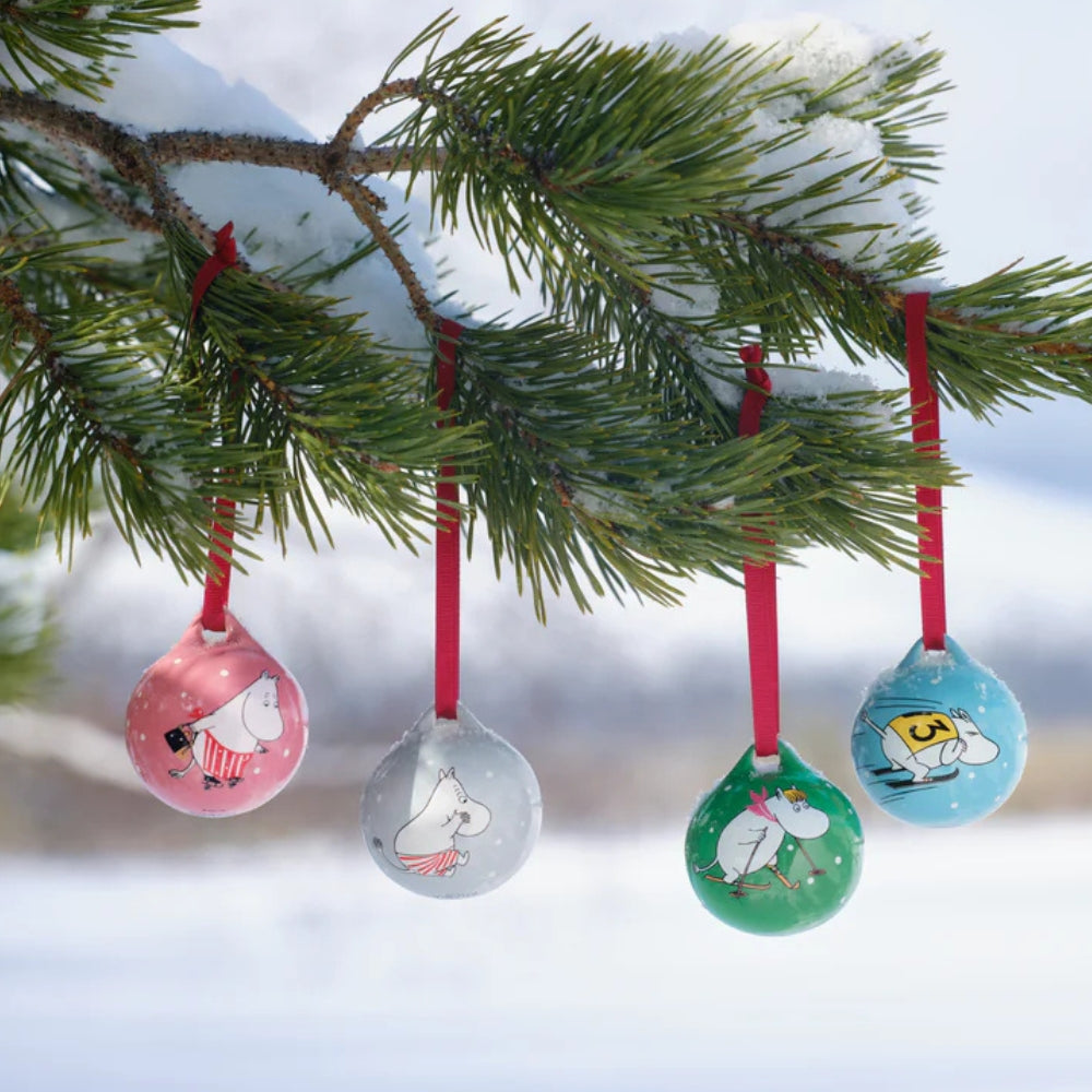 Zestaw 4 szt. bombek porcelanowych Zima 2025 Ice swimming - Moomin Arabia